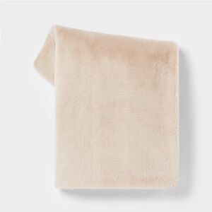THRESHOLD NWT faux rabbit fur reversible throw blanket -neutral -60x50